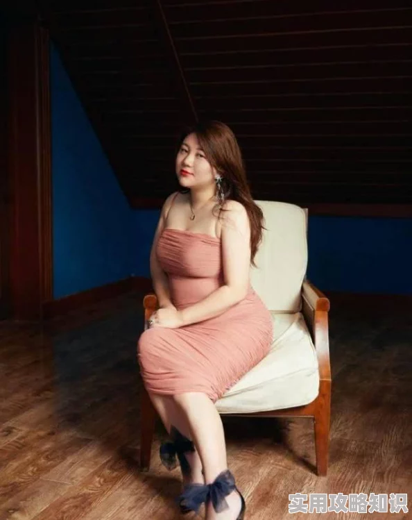 美美女露出胸无遮挡,展现自信与魅力,引发网友热议与讨论,成为社交媒体上的热门话题 美美女露出胸无遮挡,展现自信与魅力,引发网友热议与讨论,成为社交媒体上的热门话题