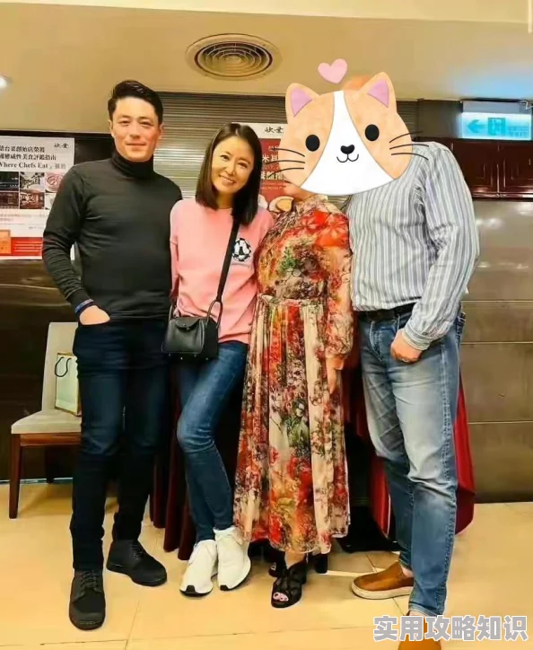 边摸边做视频，网友纷纷表示这种行为不妥，认为应尊重他人隐私和个人空间