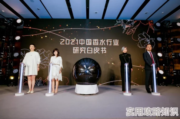 白筱引领2025元宇宙时尚新潮流